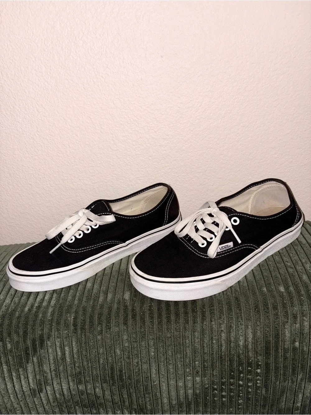 Vans Black & White Classic Old Skool Trainers Skater Lifestyle Shoes, size 8